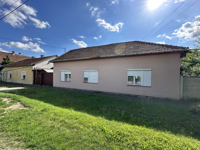Eladó családi ház, Békéscsabán 27.99 M Ft, 6 szobás