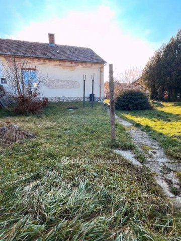 Eladó családi ház, Szászváron 16.5 M Ft, 2 szobás