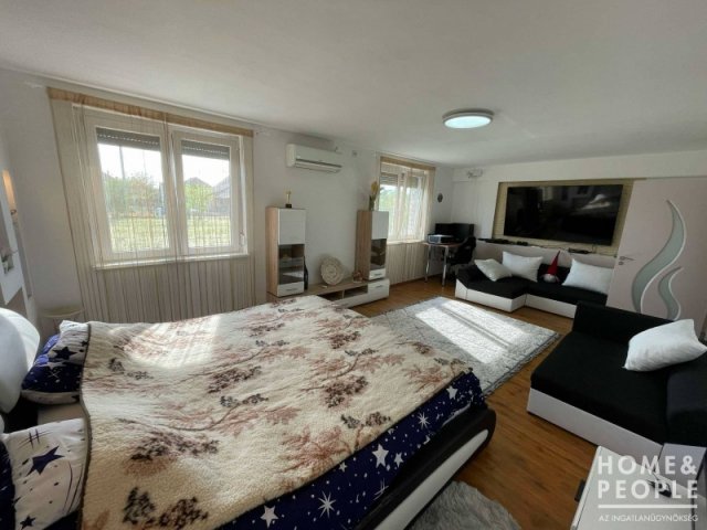 Eladó családi ház, Röszkén 62.99 M Ft, 5 szobás