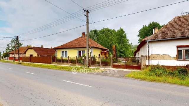 Eladó családi ház, Nyírbátorban 25.6 M Ft, 3 szobás