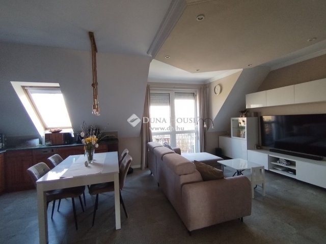Eladó téglalakás, Szegeden 83.9 M Ft, 3 szobás