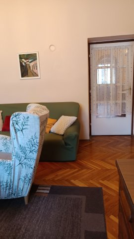 Eladó családi ház, Esztergomban 70.8 M Ft, 5 szobás
