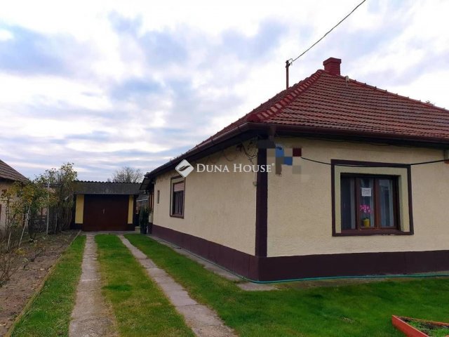 Eladó családi ház, Csemőn, Ceglédi úton 29.9 M Ft, 4 szobás
