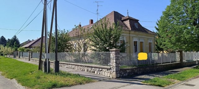 Eladó családi ház, Pápán 29.9 M Ft, 2 szobás