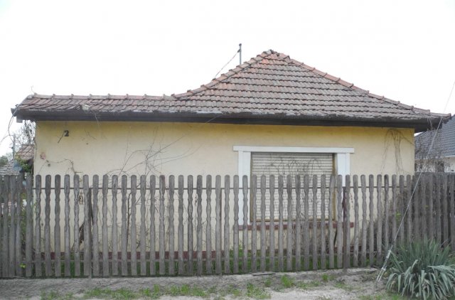 Eladó családi ház, Cegléden, Harcsa utcában 14.75 M Ft