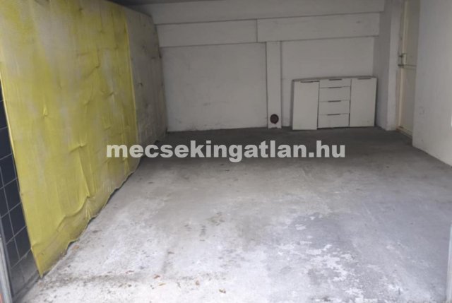 Kiadó garázs, Pécsett, Ady Endre utcában 25 E Ft / hó