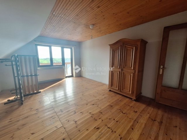 Eladó családi ház, Gödöllőn 169 M Ft, 11 szobás