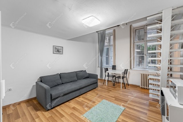 Eladó téglalakás, Budapesten, VI. kerületben 48.5 M Ft, 1 szobás