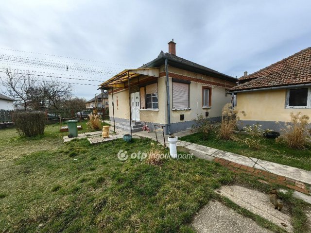 Eladó családi ház, Kisújszálláson 16.99 M Ft, 2 szobás
