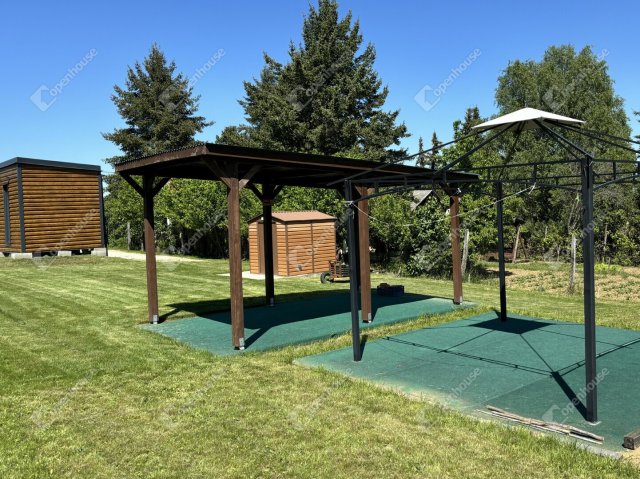 Eladó nyaraló, Győrújbaráton 29.9 M Ft, 2 szobás