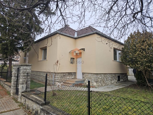 Eladó családi ház, Pécsett 85 M Ft, 3 szobás