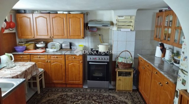 Eladó családi ház, Tasson 16.5 M Ft, 3 szobás