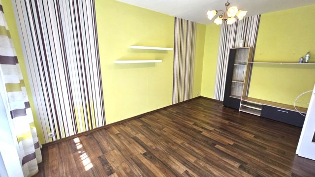 Eladó panellakás, Szolnokon 24.5 M Ft, 2 szobás