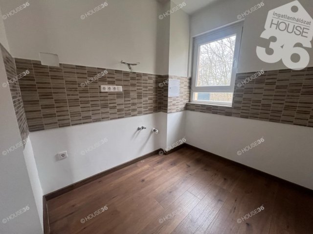 Eladó téglalakás, Izsákon 17.2 M Ft, 3 szobás