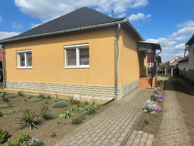 Eladó családi ház, Erdőtelken 32.5 M Ft, 2+1 szobás