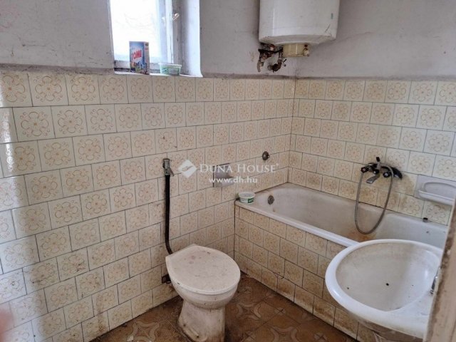 Eladó családi ház, Kiskunlacházán 29.9 M Ft, 3 szobás