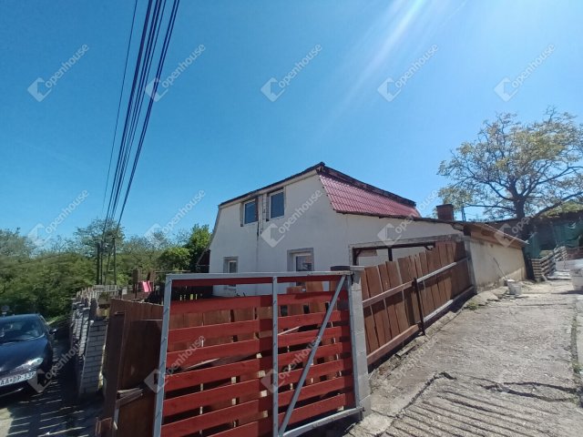 Eladó családi ház, Neszmélyen 55 M Ft, 5 szobás