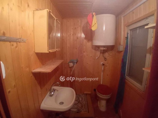 Eladó nyaraló, Tóalmáson 20 M Ft, 2+1 szobás