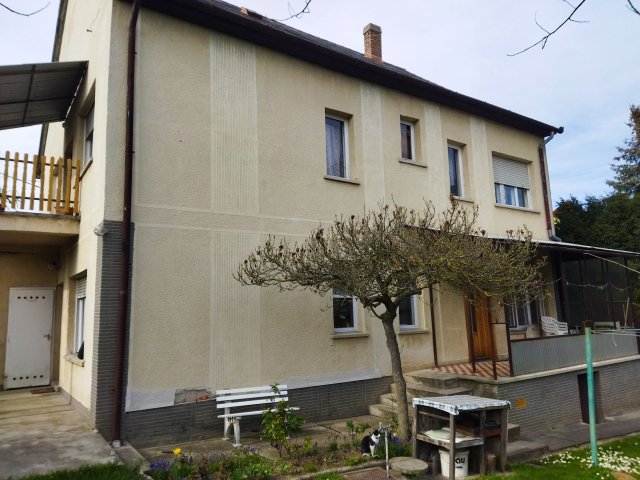 Eladó családi ház, Kaposváron 49.5 M Ft, 5+1 szobás