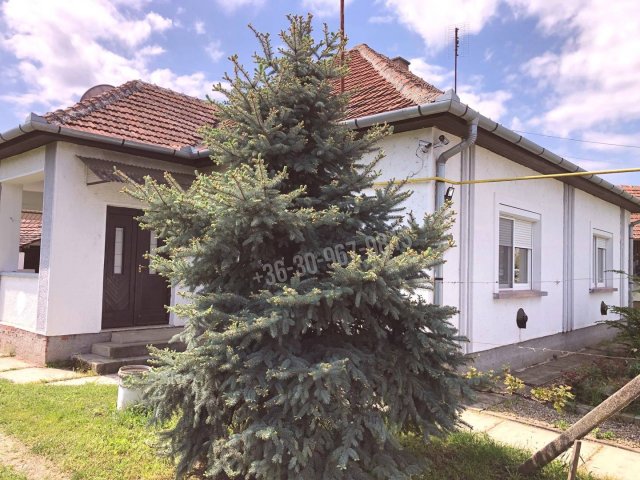 Eladó családi ház, Békéscsabán 27.9 M Ft, 3 szobás