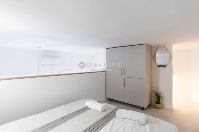 Eladó téglalakás, Budapesten, V. kerületben 199.9 M Ft, 2 szobás