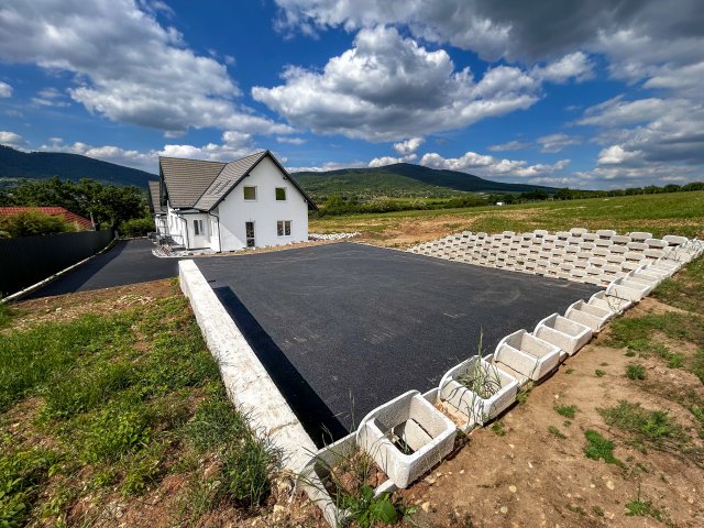 Eladó sorház, Hosszúhetényen 79.9 M Ft, 5 szobás