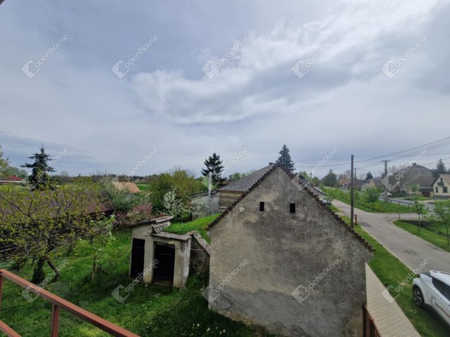 Eladó családi ház, Ácsteszéren 62 M Ft, 5 szobás