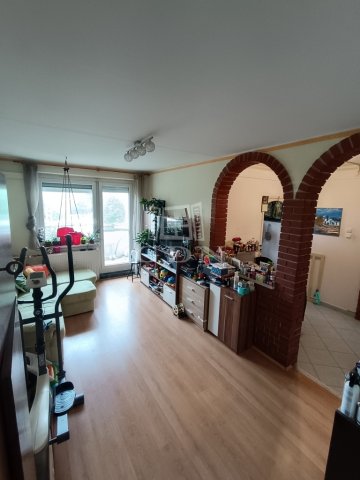 Eladó panellakás, Veszprémben 52.5 M Ft, 1+3 szobás