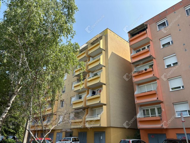 Eladó panellakás, Győrött 45.9 M Ft, 2 szobás
