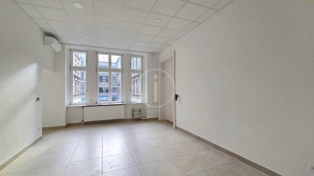 Kiadó iroda, Budapesten, V. kerületben, Ferenciek terén