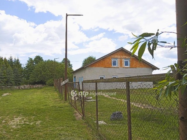 Eladó családi ház, Csehbányán 91 M Ft, 4 szobás