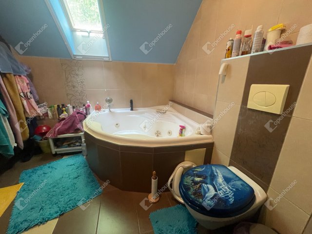 Eladó családi ház, Tatabányán 89.99 M Ft, 4 szobás