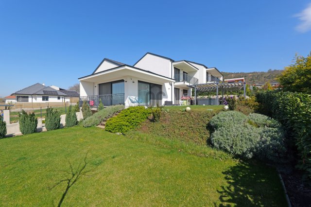 Eladó ikerház, Pilisborosjenőn 245 M Ft, 5 szobás