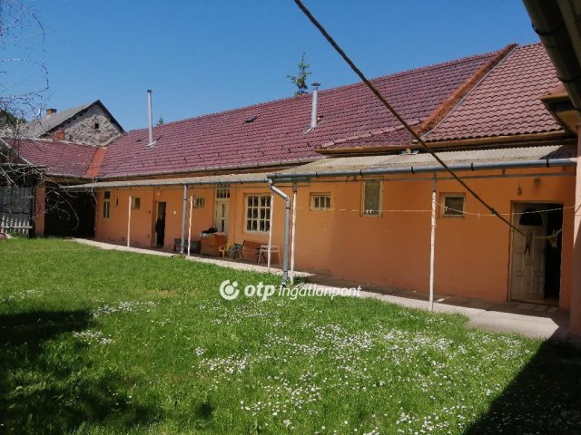 Eladó családi ház, Egerben 120 M Ft, 8 szobás