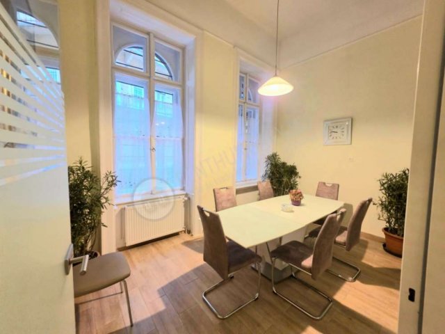 Kiadó iroda, Budapesten, V. kerületben, Ferenciek terén, 2 szobás