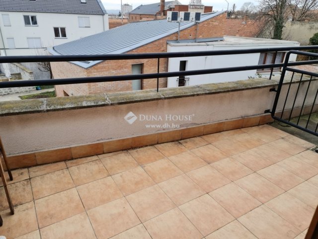 Kiadó téglalakás, albérlet, Pécsett 190 E Ft / hó, 2 szobás