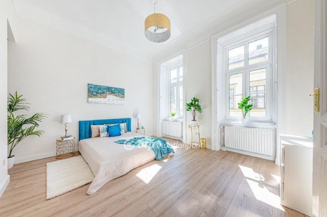 Eladó téglalakás, Budapesten, V. kerületben 174.9 M Ft, 3 szobás