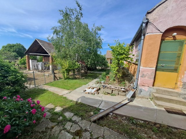 Eladó családi ház, Döbröközön 6.5 M Ft, 2 szobás