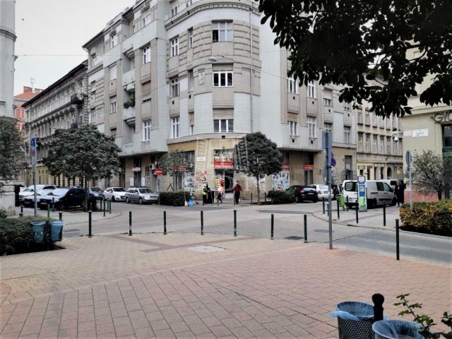 Eladó üzlethelyiség, Budapesten, VII. kerületben, Garay téren