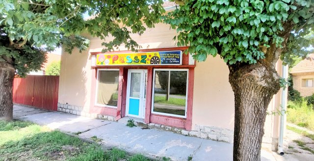 Eladó családi ház, Dombóváron 24.5 M Ft, 7 szobás