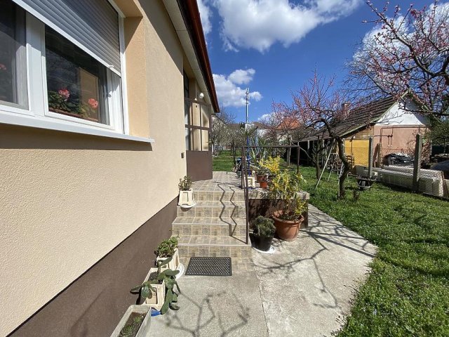 Eladó családi ház, Budapesten, XVI. kerületben 129.9 M Ft