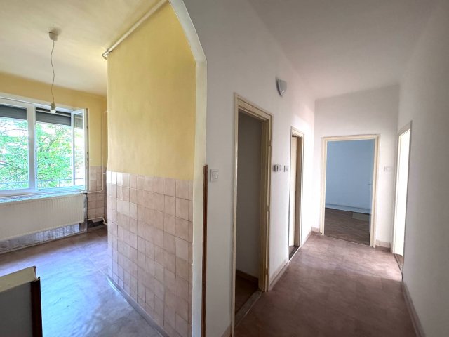 Eladó téglalakás, Komlón 16.2 M Ft, 2 szobás