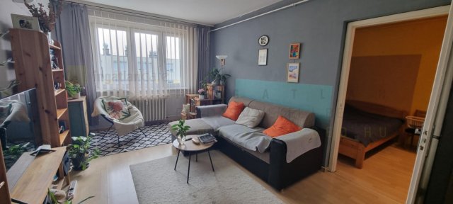Eladó panellakás, Szegeden 49.99 M Ft, 2+2 szobás
