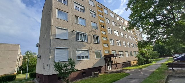 Eladó panellakás, Mezőhegyesen 15.5 M Ft, 4 szobás