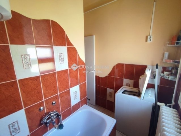 Eladó téglalakás, Kecskeméten 35.99 M Ft, 2 szobás