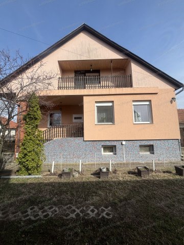 Eladó családi ház, Szentmártonkátán 59.9 M Ft, 5 szobás