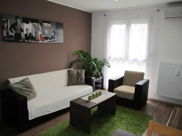 Kiadó panellakás, albérlet, Pécsett 150 E Ft / hó, 2 szobás