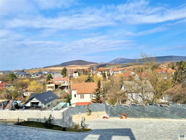 Eladó téglalakás, Ürömön 250 M Ft, 5 szobás