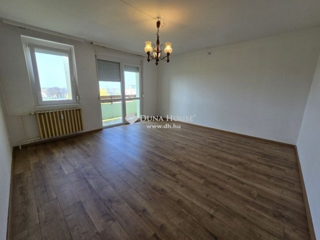 Eladó panellakás, Ajkán 31.9 M Ft, 2 szobás
