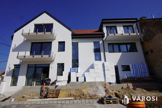 Eladó üzlethelyiség, Budaörsön 330 M Ft, 7 szobás